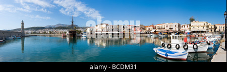 Panoramablick auf den alten venezianischen Hafen, Rethymnon, Nordwestküste, Kreta, Griechenland Stockfoto