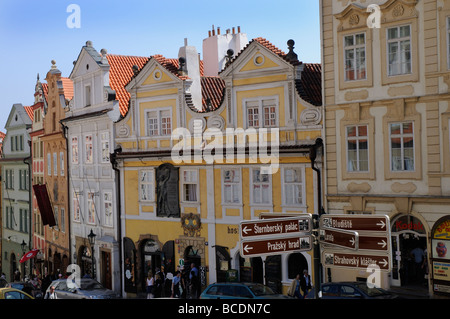 Haus der zwei Sonnen in Nerudova Straße in Prag ist die Hauptstadt und größte Stadt der Tschechischen Republik. Stockfoto