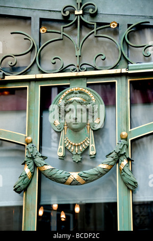 Ladurée Kuchen Kuchen Gebäck Restaurant Paris Mittagessen The Champs Elysees Mode Paris Frankreich Stockfoto