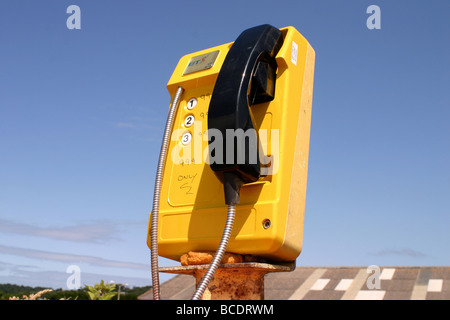 Notfall-Telefon nr. Bahnlinie lange Rock Cornwall UK Stockfoto