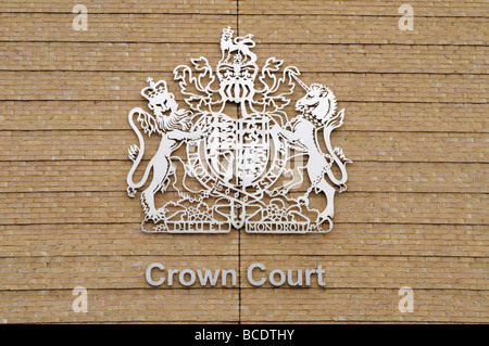 Crown Court Wappen "Dieu et Mon Droit" das Crown Court Building in East Road Cambridge England UK Stockfoto