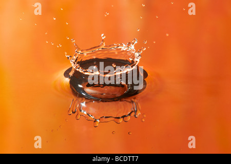 Spritzwasser im Krone-ähnliche Form. Stockfoto
