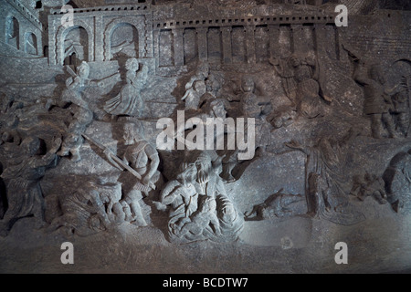 Salzbergwerk Wieliczka, Krakau, Polen. Relief-Szene aus der Arbeit in Bergwerken. Stockfoto