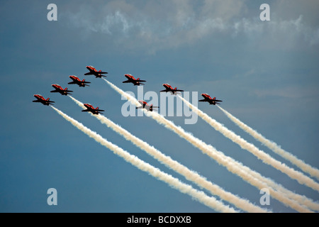 Die RAF rote Pfeile Display Team Höchstleistungen Biggin Hill im Juli 2009. Stockfoto