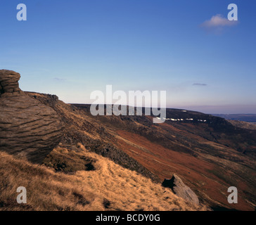 Winter Kinder Scout südlichen Kante in Richtung Grindslow Knoll und Edale Peak District National Park England Derbyshire suchen Stockfoto