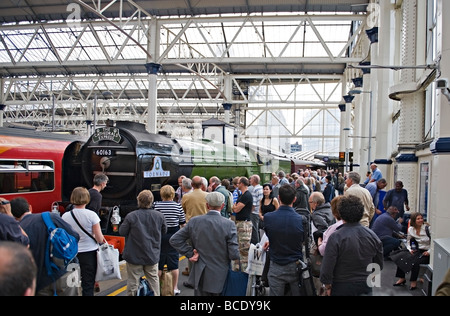 Die neue A1 Klasse Dampf-Lokomotive "Tornado" an der Waterloo Station, London, England Stockfoto