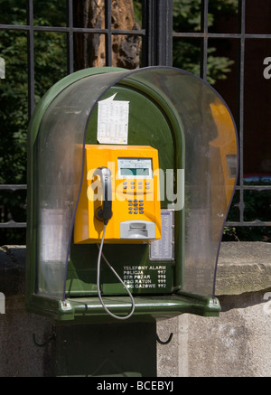 Zahlen Sie Telefonzelle Krakau Polen Stockfoto