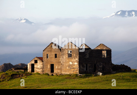 Ein verlassenes Haus auf der südöstlichen Küste von Island in der Nähe von Höfn Stockfoto