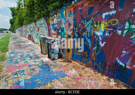 "Graffiti Wall" Stadt sanktioniert Gegend des Selbstausdrucks, Gainesville Florida Stockfoto