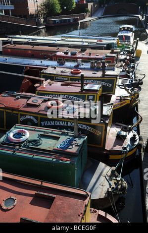 Narrowboats vertäut am Kanal in Gas Street Basin Birmingham England Uk Stockfoto