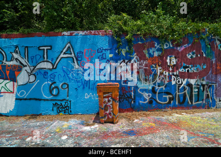 "Graffiti Wall" Stadt sanktioniert Gegend des Selbstausdrucks, Gainesville Florida Stockfoto