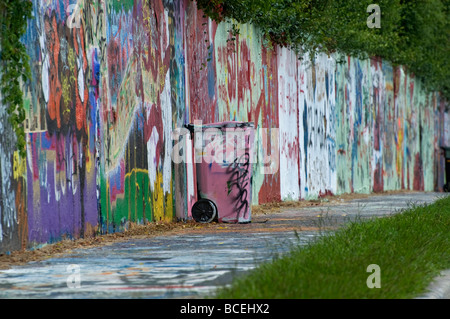 "Graffiti Wall" eine Stadt sanktioniert Gegend des Selbstausdrucks in Gainesville Florida Stockfoto