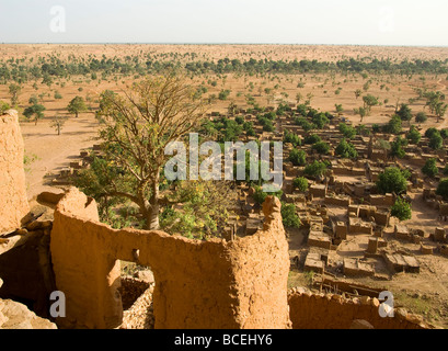 Mali. Sahel. Dogon-Land. Dorf von Ende. Traditionelle Architektur. Felsen von Bandiagara. UNESCO-Weltkulturerbe. Stockfoto