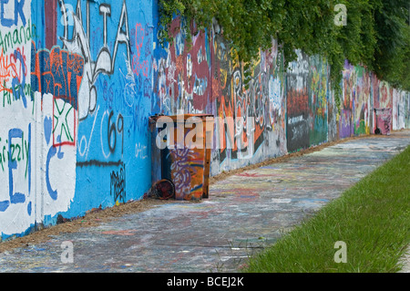 "Graffiti Wall" eine Stadt sanktioniert Gegend des Selbstausdrucks in Gainesville Florida Stockfoto