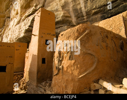 Mali. Sahel. Dogon-Land. Dorf von Ende. Traditionelle Architektur. Felsen von Bandiagara. UNESCO-Weltkulturerbe. Stockfoto