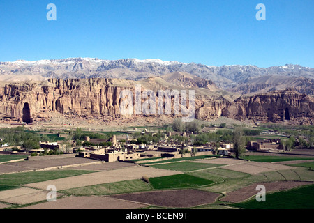 Zwei große leere Nischen, links und rechts, in Bamiyan Klippen statt 6. Jahrhundert giant Buddhas zerstört durch die Taliban im Jahr 2001 Stockfoto