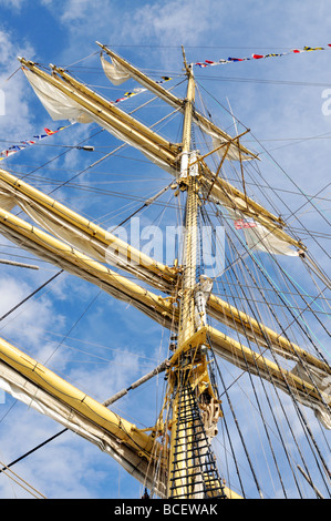 Dramatischen Blick hinauf Großsegler mast Stockfoto