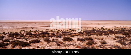 Riesige Salzseen sind häufig in den trockeneren Regionen Australiens. Stockfoto