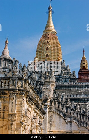 Myanmar. Burma. Bagan. Der Ananda-Tempel in Bagan.  Erbaut im Jahr 1091, es gilt das Meisterwerk von Mo Architektur. Stockfoto