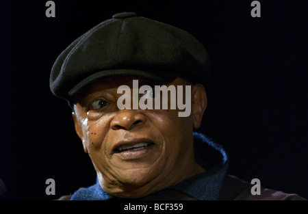 South African jazz-Legende Hugh Masekela diskutieren, seine Musik und sein Leben Hay Festival 2009 Stockfoto