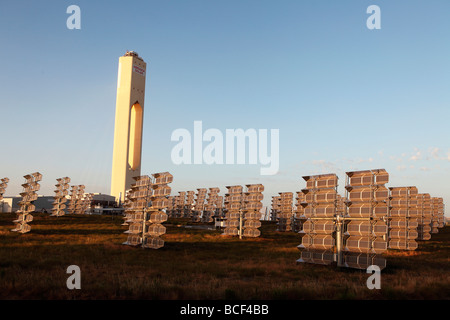Elektrische Anlage, erbaut von der spanischen Firma Abengo in Sanlucar la Mayor, in der Nähe von Sevilla, Spanien Stockfoto