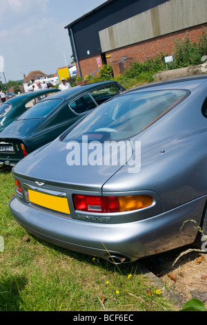 de Havilland Aircraft Heritage Museum, Aston-Martin-Tag, Silber DB7 oder DB 7 V12 Vantage Coupé 5935 cc 2002 Rückansicht detail Stockfoto