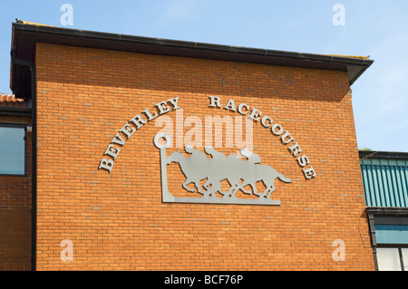 Melden Sie sich über dem Eingang zu Beverley Racecourse East Yorkshire England UK United Kingdom GB Great Britain Stockfoto