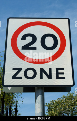 20 Meilen pro Stunde mph Geschwindigkeitsbegrenzung Straßenschild Nahaufnahme East Yorkshire England GB Großbritannien GB Groß Großbritannien Stockfoto