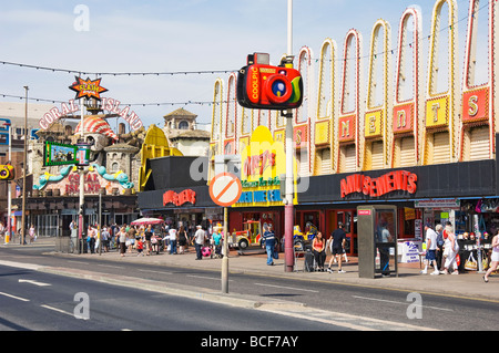 Amusements entlang der Goldenen Meile Blackpool Lancashire England UK Vereinigtes Königreich GB Grossbritannien Stockfoto