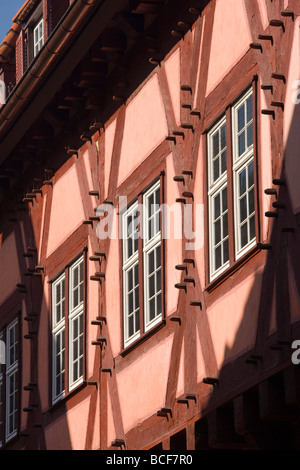 Deutschland, Baden-Wurttemberg, Esslingen-Am-Neckar, halbe Fachwerkhaus Gebäude auf quadratischen Marktplatz Stockfoto