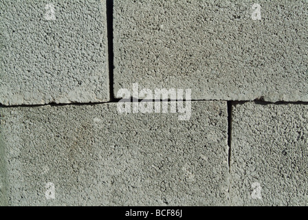 Gestapelte Betonblöcke auf einer Baustelle Stockfoto