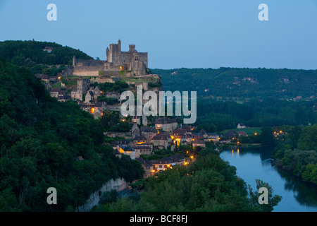 Schloss in Beynac-et-Cazenac & Fluss Dordogne, Beynac, Dordogne, Frankreich Stockfoto