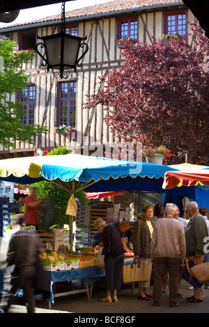 Markt am Tag, Mirepoix, Ariege, Midi-Pyrenäen, Frankreich Stockfoto