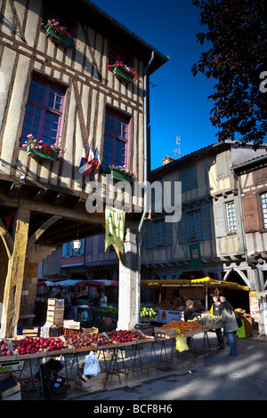 Markt am Tag, Mirepoix, Ariege, Midi-Pyrenäen, Frankreich Stockfoto