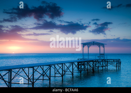 Mauritius, westlichen Mauritius, Le Morne Halbinsel, Pier im Dinarobin Hotel, Dämmerung Stockfoto