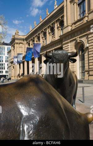 Deutschland, Hessen, Frankfurt-am-Main, Borse Börse, Bulle und Bär statue Stockfoto