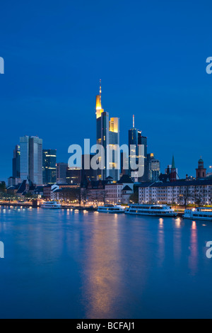 Deutschland, Hessen, Frankfurt am Main, Financial District & Mains Stockfoto