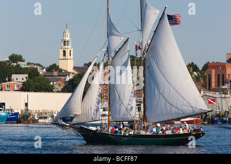 USA, Massachusetts, Cape Ann, Gloucester, Gloucester Schoner Festival, Schoner verlassen Hafen Stockfoto