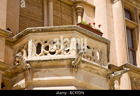 Mittelalterlichen gotischen Balkon Detail an einem Gebäude in Mdina, Malta. Stockfoto