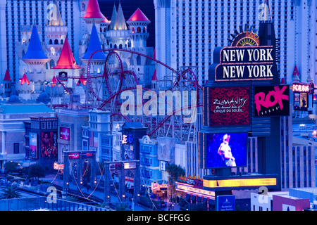 USA, Nevada, Las Vegas, The Strip, Luftaufnahme von Excalibur und New York, New York, Dämmerung Stockfoto