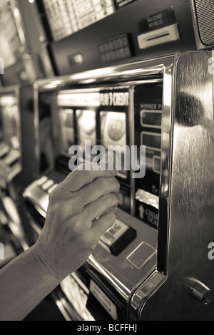 USA, Nevada, Las Vegas McCarran International Airport, Spielautomaten Stockfoto