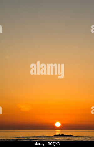 Sonnenuntergang vom Bushfoot Strand in der Nähe Portballintrae im County Antrim-Nordirland Stockfoto