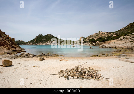 Einem einsamen Strand auf der Insel Spargi, La Maddalena-Archipel, Sardinien. Stockfoto