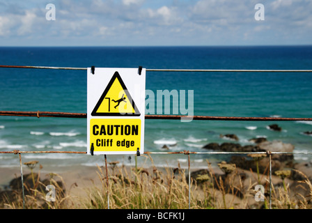 ein Warnsignal über den Meeresklippen in Newquay, Cornwall, uk Stockfoto