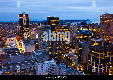 Zentrum von Vancouver bei Nacht in British Columbia Kanada Stockfoto