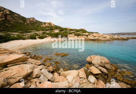 Einem einsamen Strand auf der Insel Spargi, La Maddalena-Archipel, Sardinien. Stockfoto