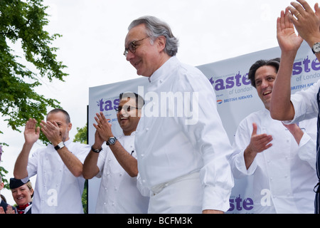 Geschmack von London, Meisterkoch Joel Robuchon eröffnet Ausstellung von Kollegen Michel Roux Jr., Atul Kochhar & Giorgio Locatelli bejubelt Stockfoto