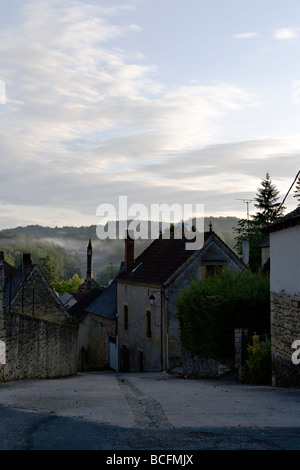 CARLUX, Frankreich bei Sonnenaufgang Stockfoto