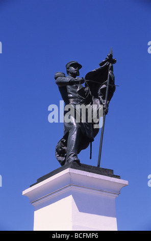 Statue von General Arturo Prat Chacon (einem chilenischen Helden des Pazifikkrieges) auf der Plaza 21 de Mayo am Ende der Baquedano Street, Iquique, Chile Stockfoto