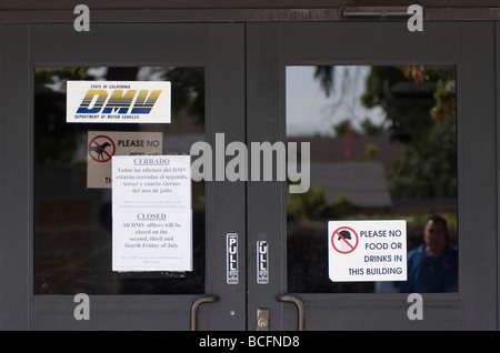 Eines der 169 geschlossen am Freitag wegen der Haushaltskrise California State Department of Motor Vehicle (DMV)-Büros Stockfoto